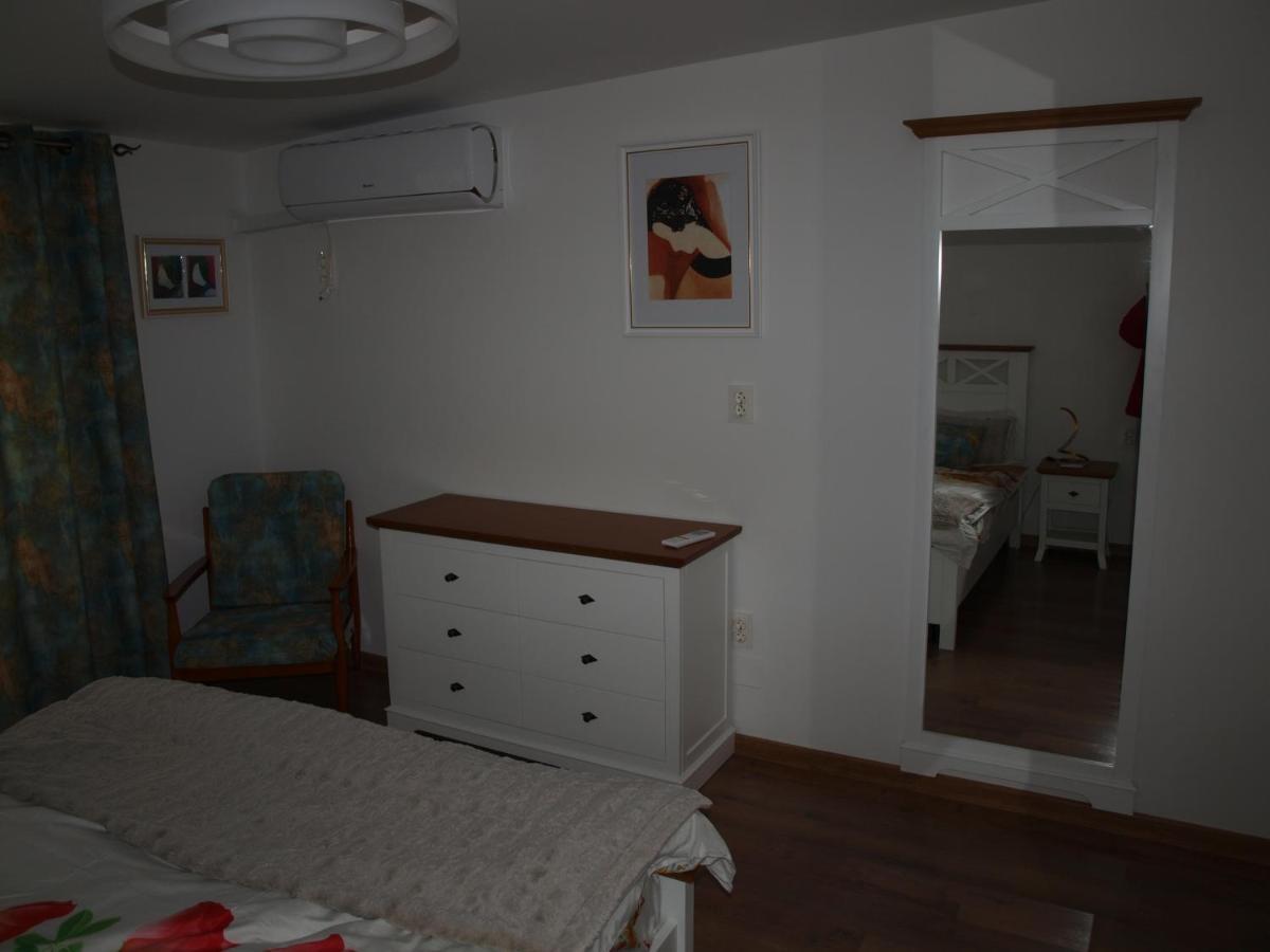 Amavera Apartment Târgu Jiu Esterno foto