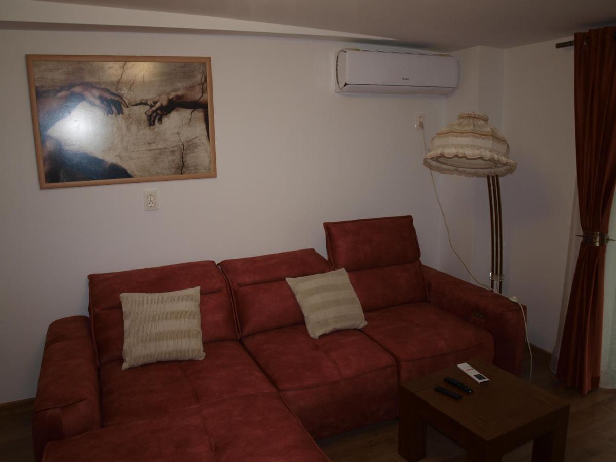 Amavera Apartment Târgu Jiu Esterno foto