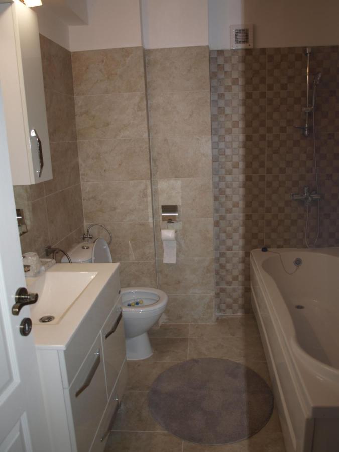 Amavera Apartment Târgu Jiu Esterno foto