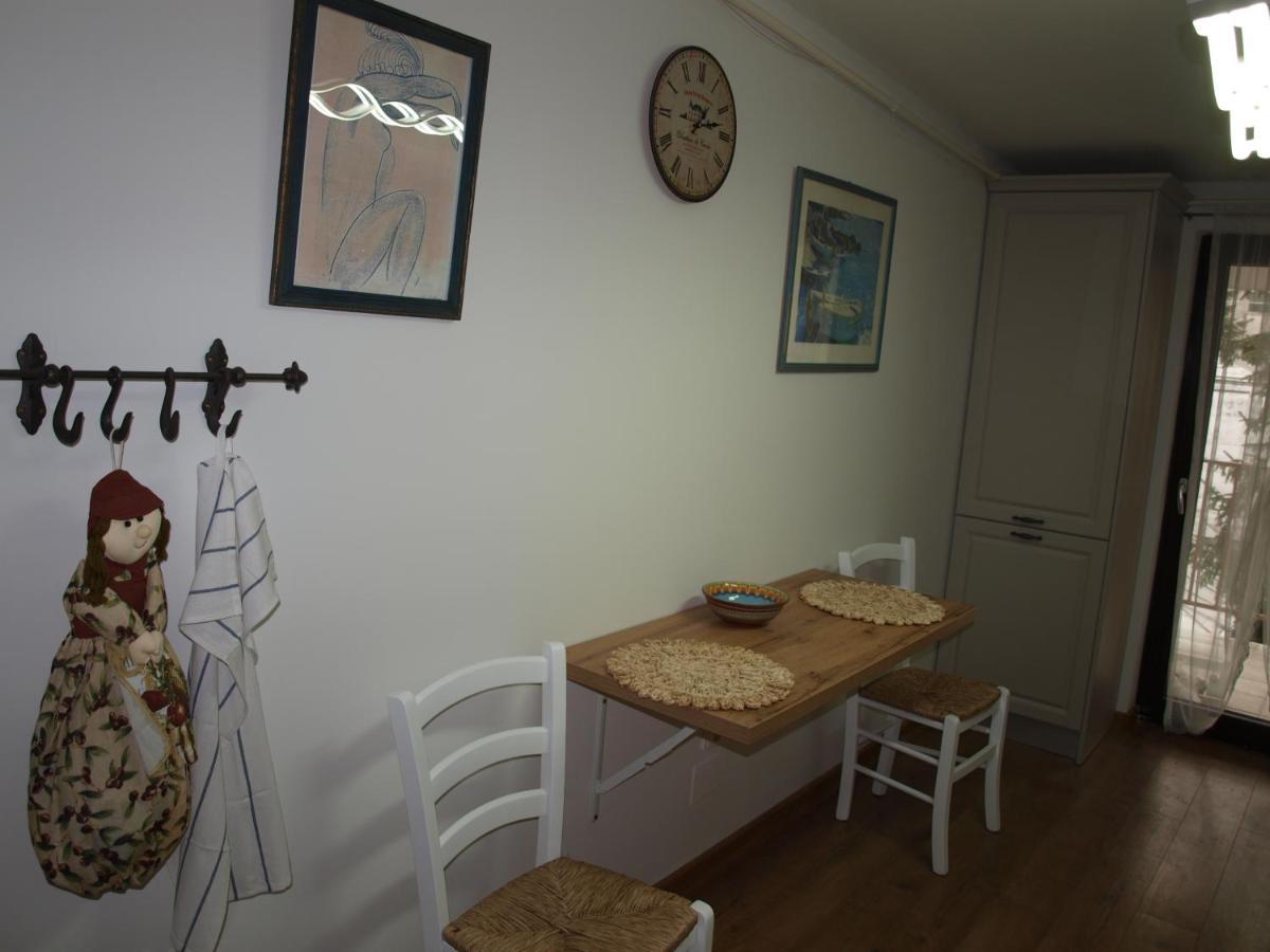 Amavera Apartment Târgu Jiu Esterno foto