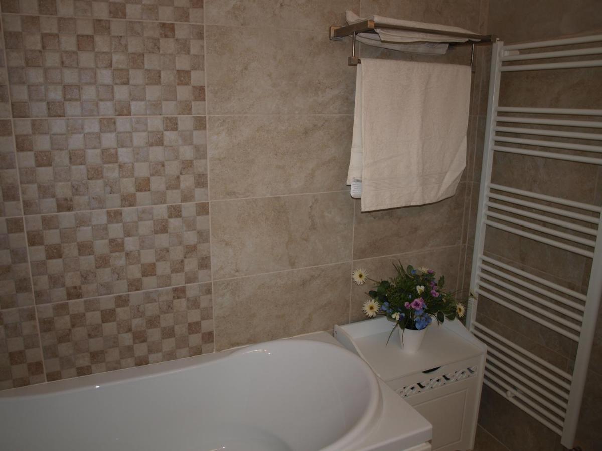 Amavera Apartment Târgu Jiu Esterno foto