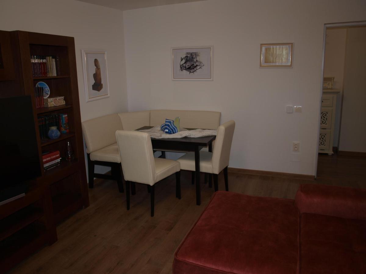 Amavera Apartment Târgu Jiu Esterno foto