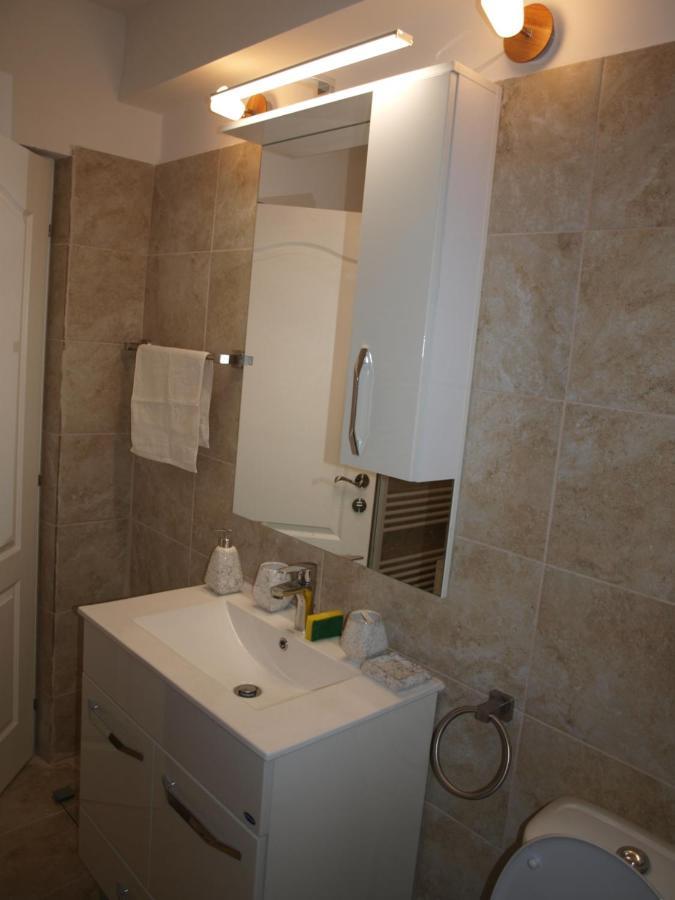 Amavera Apartment Târgu Jiu Esterno foto